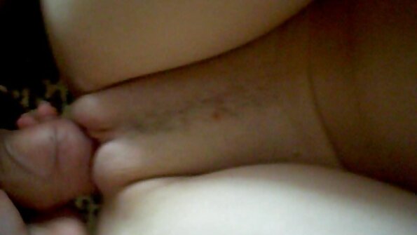 Ny molotra pussy dia tena lehibe satria ny tovovavy dia manao masturbate isan'andro