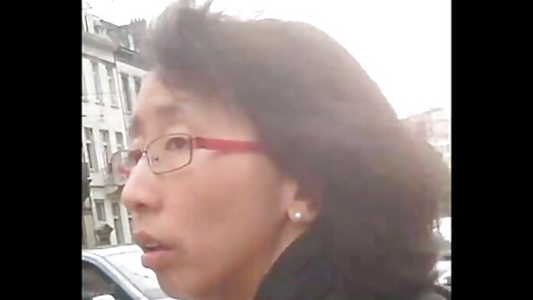 Sluts amin'ny stud sexy manadala ny dokotera